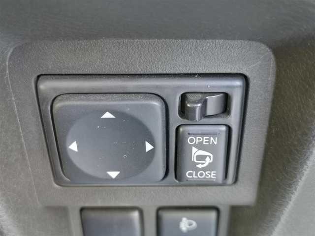 日産 キューブ 15X Vセレクション 茨城県 2009(平21)年 10.1万km ホワイトパール 純正ナビ/【AM・FM・CD・DVD・TV・AUX・HDD】/Bカメラ/前方ドラレコ/オートライト/Fフォグ/ヘッドライトレベライザー/ハロゲンライト/オートエアコン/電格ミラー/ドアバイザー/純正フロアマット/純正アルミホイール/プッシュスタート/スマートキー