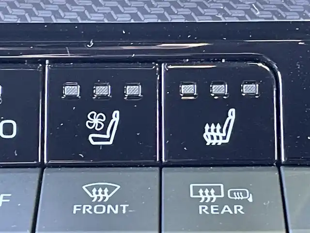 トヨタ プリウス Z 東京都 2025(令7)年 1.9万km ブラック 純正ナビ　/フルセグ　/Ｂｌｕｅｔｏｏｔｈ　/全周囲カメラ　/ＵＳＢ　/デジタルインナーカメラ　/電動リアゲート　/シートヒーター　/シートベンチレーション　/追従型クルコン　/シートメモリー　/ステアリングヒーター/BSM/ドライブモード/ヘッドライトレベライザー/ドアバイザー/衝突被害軽減システム