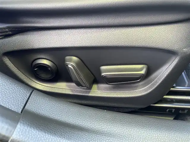 トヨタ プリウス Z 東京都 2025(令7)年 1.9万km ブラック 純正ナビ　/フルセグ　/Ｂｌｕｅｔｏｏｔｈ　/全周囲カメラ　/ＵＳＢ　/デジタルインナーカメラ　/電動リアゲート　/シートヒーター　/シートベンチレーション　/追従型クルコン　/シートメモリー　/ステアリングヒーター/BSM/ドライブモード/ヘッドライトレベライザー/ドアバイザー/衝突被害軽減システム