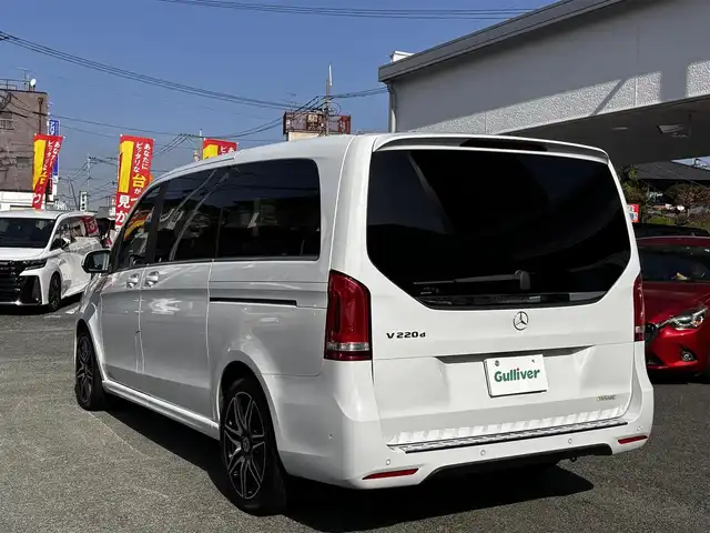 メルセデス・ベンツ Ｖ２２０ d スポーツ ロング 熊本県 2018(平30)年 8.8万km ロッククリスタルホワイト パノラマルーフ/Burmesterサウンドシステム/純正ナビ/【フルセグTV/Bluetooth/USB】/全方位カメラ/バックカメラ/フリップダウンモニター/両側パワースライドドア/衝突軽減ブレーキ/クルーズコントロール/レーンアシスト/黒革シート/パワーシート/シートヒーター/パワーバックドア/ETC/ステアリングスイッチ/パーキングアシスト/アイドリングストップ/電子パーキング/純正フロアマット/ウォークスルー/取扱説明書