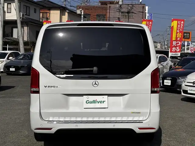 メルセデス・ベンツ Ｖ２２０ d スポーツ ロング 熊本県 2018(平30)年 8.8万km ロッククリスタルホワイト パノラマルーフ/Burmesterサウンドシステム/純正ナビ/【フルセグTV/Bluetooth/USB】/全方位カメラ/バックカメラ/フリップダウンモニター/両側パワースライドドア/衝突軽減ブレーキ/クルーズコントロール/レーンアシスト/黒革シート/パワーシート/シートヒーター/パワーバックドア/ETC/ステアリングスイッチ/パーキングアシスト/アイドリングストップ/電子パーキング/純正フロアマット/ウォークスルー/取扱説明書