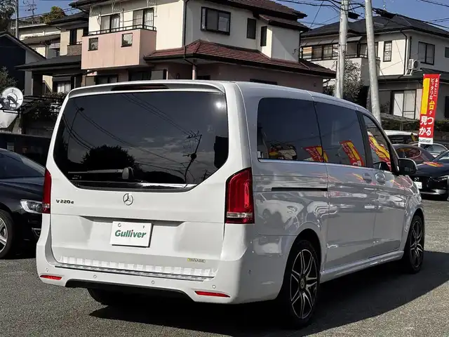 メルセデス・ベンツ Ｖ２２０ d スポーツ ロング 熊本県 2018(平30)年 8.8万km ロッククリスタルホワイト パノラマルーフ/Burmesterサウンドシステム/純正ナビ/【フルセグTV/Bluetooth/USB】/全方位カメラ/バックカメラ/フリップダウンモニター/両側パワースライドドア/衝突軽減ブレーキ/クルーズコントロール/レーンアシスト/黒革シート/パワーシート/シートヒーター/パワーバックドア/ETC/ステアリングスイッチ/パーキングアシスト/アイドリングストップ/電子パーキング/純正フロアマット/ウォークスルー/取扱説明書