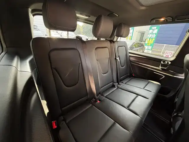 メルセデス・ベンツ Ｖ２２０ d スポーツ ロング 熊本県 2018(平30)年 8.8万km ロッククリスタルホワイト パノラマルーフ/Burmesterサウンドシステム/純正ナビ/【フルセグTV/Bluetooth/USB】/全方位カメラ/バックカメラ/フリップダウンモニター/両側パワースライドドア/衝突軽減ブレーキ/クルーズコントロール/レーンアシスト/黒革シート/パワーシート/シートヒーター/パワーバックドア/ETC/ステアリングスイッチ/パーキングアシスト/アイドリングストップ/電子パーキング/純正フロアマット/ウォークスルー/取扱説明書