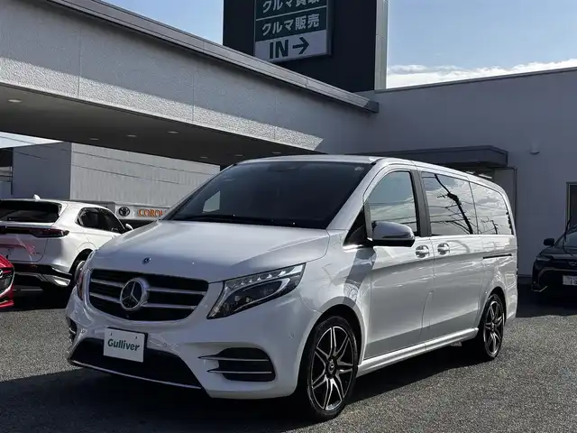 メルセデス・ベンツ Ｖ２２０ d スポーツ ロング 熊本県 2018(平30)年 8.8万km ロッククリスタルホワイト パノラマルーフ/Burmesterサウンドシステム/純正ナビ/【フルセグTV/Bluetooth/USB】/全方位カメラ/バックカメラ/フリップダウンモニター/両側パワースライドドア/衝突軽減ブレーキ/クルーズコントロール/レーンアシスト/黒革シート/パワーシート/シートヒーター/パワーバックドア/ETC/ステアリングスイッチ/パーキングアシスト/アイドリングストップ/電子パーキング/純正フロアマット/ウォークスルー/取扱説明書
