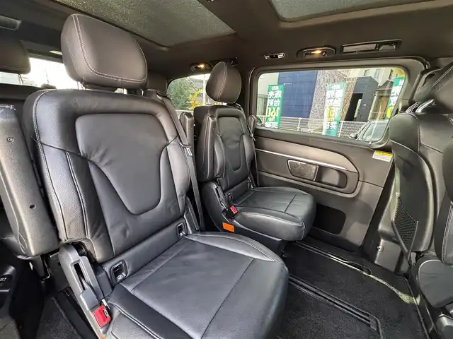 メルセデス・ベンツ Ｖ２２０ d スポーツ ロング 熊本県 2018(平30)年 8.8万km ロッククリスタルホワイト パノラマルーフ/Burmesterサウンドシステム/純正ナビ/【フルセグTV/Bluetooth/USB】/全方位カメラ/バックカメラ/フリップダウンモニター/両側パワースライドドア/衝突軽減ブレーキ/クルーズコントロール/レーンアシスト/黒革シート/パワーシート/シートヒーター/パワーバックドア/ETC/ステアリングスイッチ/パーキングアシスト/アイドリングストップ/電子パーキング/純正フロアマット/ウォークスルー/取扱説明書