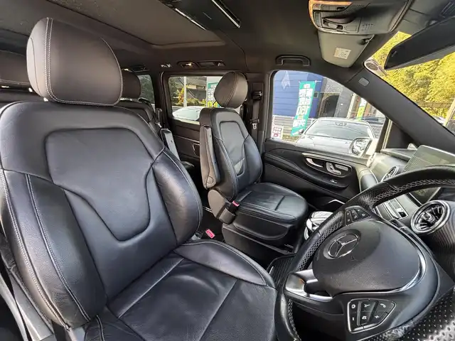 メルセデス・ベンツ Ｖ２２０ d スポーツ ロング 熊本県 2018(平30)年 8.8万km ロッククリスタルホワイト パノラマルーフ/Burmesterサウンドシステム/純正ナビ/【フルセグTV/Bluetooth/USB】/全方位カメラ/バックカメラ/フリップダウンモニター/両側パワースライドドア/衝突軽減ブレーキ/クルーズコントロール/レーンアシスト/黒革シート/パワーシート/シートヒーター/パワーバックドア/ETC/ステアリングスイッチ/パーキングアシスト/アイドリングストップ/電子パーキング/純正フロアマット/ウォークスルー/取扱説明書