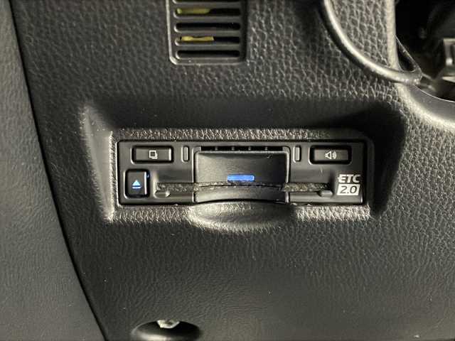 トヨタ ノア ハイブリッド S－Z 大阪府 2023(令5)年 0.5万km ホワイトパールクリスタルシャイン 純正10.5インチディスプレイオーディオ/【ナビ/BT/フルセグTV/USB/DVD/HDMI]/快適利便パッケージ/・ハンズフリーデュアルパワースライドドア/・パワーバックドア/・ナノイー X/・ステアリングヒーター/・シートヒーター/・オットマン/バックカメラ/ETC2.0/両側パワースライドドア/衝突被害軽減システム/クルーズコントロール追従/コーナーセンサー前後/オートライト/ライトレベライザー/ハーフレザーシート/純正17インチAW/純正フロアマット