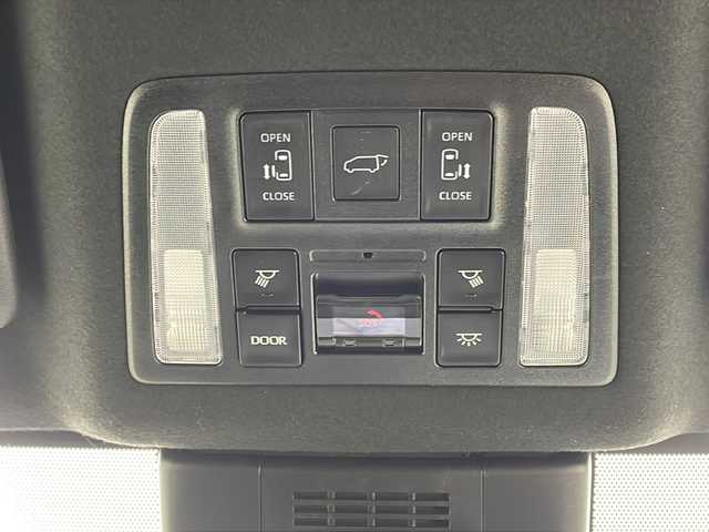 トヨタ ノア ハイブリッド S－Z 大阪府 2023(令5)年 0.5万km ホワイトパールクリスタルシャイン 純正10.5インチディスプレイオーディオ/【ナビ/BT/フルセグTV/USB/DVD/HDMI]/快適利便パッケージ/・ハンズフリーデュアルパワースライドドア/・パワーバックドア/・ナノイー X/・ステアリングヒーター/・シートヒーター/・オットマン/バックカメラ/ETC2.0/両側パワースライドドア/衝突被害軽減システム/クルーズコントロール追従/コーナーセンサー前後/オートライト/ライトレベライザー/ハーフレザーシート/純正17インチAW/純正フロアマット