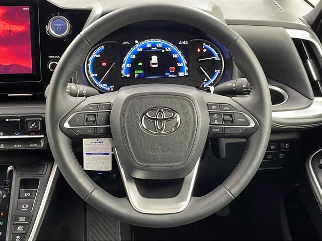 トヨタ ノア ハイブリッド S－Z 大阪府 2023(令5)年 0.5万km ホワイトパールクリスタルシャイン 純正10.5インチディスプレイオーディオ/【ナビ/BT/フルセグTV/USB/DVD/HDMI]/快適利便パッケージ/・ハンズフリーデュアルパワースライドドア/・パワーバックドア/・ナノイー X/・ステアリングヒーター/・シートヒーター/・オットマン/バックカメラ/ETC2.0/両側パワースライドドア/衝突被害軽減システム/クルーズコントロール追従/コーナーセンサー前後/オートライト/ライトレベライザー/ハーフレザーシート/純正17インチAW/純正フロアマット