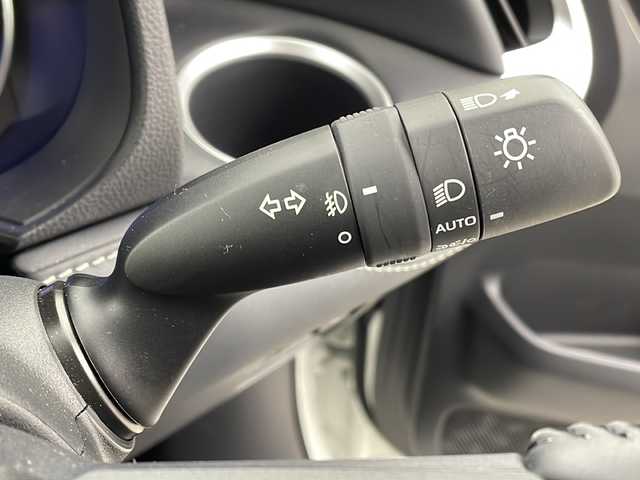 トヨタ ノア ハイブリッド S－Z 大阪府 2023(令5)年 0.5万km ホワイトパールクリスタルシャイン 純正10.5インチディスプレイオーディオ/【ナビ/BT/フルセグTV/USB/DVD/HDMI]/快適利便パッケージ/・ハンズフリーデュアルパワースライドドア/・パワーバックドア/・ナノイー X/・ステアリングヒーター/・シートヒーター/・オットマン/バックカメラ/ETC2.0/両側パワースライドドア/衝突被害軽減システム/クルーズコントロール追従/コーナーセンサー前後/オートライト/ライトレベライザー/ハーフレザーシート/純正17インチAW/純正フロアマット