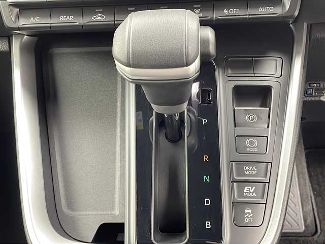 トヨタ ノア ハイブリッド S－Z 大阪府 2023(令5)年 0.5万km ホワイトパールクリスタルシャイン 純正10.5インチディスプレイオーディオ/【ナビ/BT/フルセグTV/USB/DVD/HDMI]/快適利便パッケージ/・ハンズフリーデュアルパワースライドドア/・パワーバックドア/・ナノイー X/・ステアリングヒーター/・シートヒーター/・オットマン/バックカメラ/ETC2.0/両側パワースライドドア/衝突被害軽減システム/クルーズコントロール追従/コーナーセンサー前後/オートライト/ライトレベライザー/ハーフレザーシート/純正17インチAW/純正フロアマット