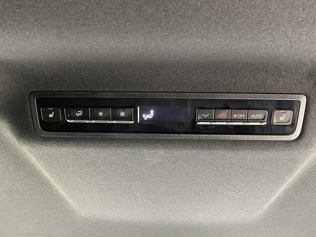 トヨタ ノア ハイブリッド S－Z 大阪府 2023(令5)年 0.5万km ホワイトパールクリスタルシャイン 純正10.5インチディスプレイオーディオ/【ナビ/BT/フルセグTV/USB/DVD/HDMI]/快適利便パッケージ/・ハンズフリーデュアルパワースライドドア/・パワーバックドア/・ナノイー X/・ステアリングヒーター/・シートヒーター/・オットマン/バックカメラ/ETC2.0/両側パワースライドドア/衝突被害軽減システム/クルーズコントロール追従/コーナーセンサー前後/オートライト/ライトレベライザー/ハーフレザーシート/純正17インチAW/純正フロアマット