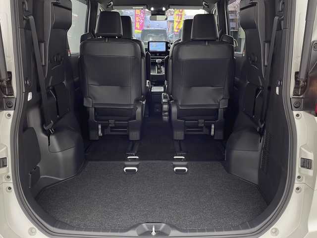 トヨタ ノア ハイブリッド S－Z 大阪府 2023(令5)年 0.5万km ホワイトパールクリスタルシャイン 純正10.5インチディスプレイオーディオ/【ナビ/BT/フルセグTV/USB/DVD/HDMI]/快適利便パッケージ/・ハンズフリーデュアルパワースライドドア/・パワーバックドア/・ナノイー X/・ステアリングヒーター/・シートヒーター/・オットマン/バックカメラ/ETC2.0/両側パワースライドドア/衝突被害軽減システム/クルーズコントロール追従/コーナーセンサー前後/オートライト/ライトレベライザー/ハーフレザーシート/純正17インチAW/純正フロアマット