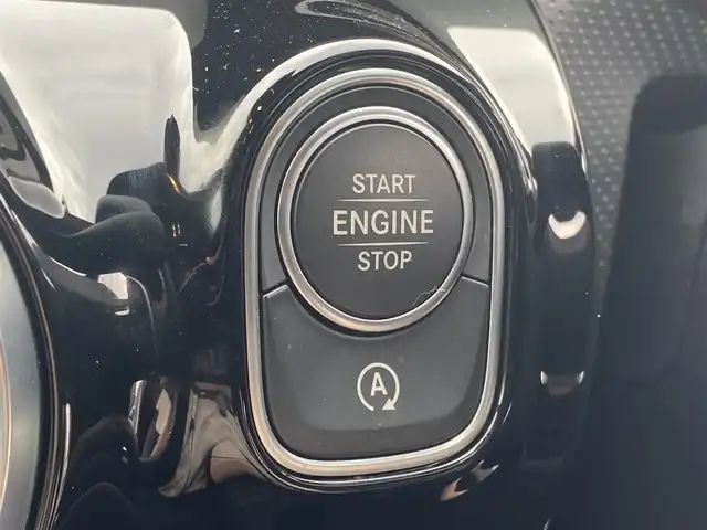メルセデス・ベンツ Ａ２００ｄ AMGライン 福岡県 2020(令2)年 2.2万km デジタルホワイト ・アダプティブクルーズコントロール/・純正HDDナビ/USB/Bluetooth/・全方位カメラ/・ハーフレザーシート/シートヒーター/・フルセグ/・ETC/・純正18AW/・プッシュスタート/・パーキングアシスト/・アイドリングストップ/・スマートキー/・パワーシート/・レーンキープアシスト/・オートライト/・LEDライト