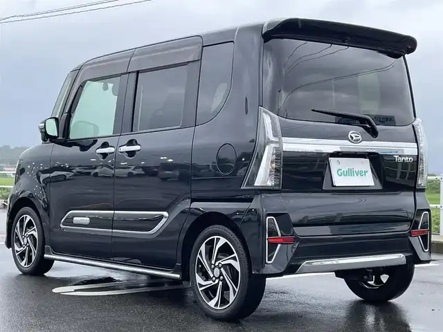 ダイハツ タント カスタム RS スタイルセレクション 佐賀県 2021(令3)年 3.1万km パールブラック 純正メモリーナビゲーション/・フルセグＴＶ/CD/DVD/SD/Bluetooth/パノラマモニター/前方ドライブレコーダー/ビルトインETC/TVキャンセラー/両側パワースライドドア/ハーフレザーシート/D席ロングスライドシート/D＋N席シートヒーター/後席用サイドサンシェード/ISOFIX対応/革巻きステアリング/ステアリングリモコン/純正15インチアルミホイール/純正LEDヘッドライト/純正LEDフォグランプ/純正フロアマット/純正ドアバイザ―/新車保証書/取扱説明書/スペアキー１本/スマートアシスト/・レーダークルーズコントロール/・車線逸脱警報機能/・先行車発進お知らせ機能/・衝突被害軽減ブレーキ/・クリアランスソナー/・標識認識機能