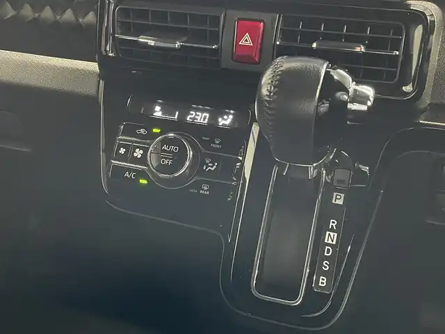 ダイハツ タント カスタム RS スタイルセレクション 佐賀県 2021(令3)年 3.1万km パールブラック 純正メモリーナビゲーション/・フルセグＴＶ/CD/DVD/SD/Bluetooth/パノラマモニター/前方ドライブレコーダー/ビルトインETC/TVキャンセラー/両側パワースライドドア/ハーフレザーシート/D席ロングスライドシート/D＋N席シートヒーター/後席用サイドサンシェード/ISOFIX対応/革巻きステアリング/ステアリングリモコン/純正15インチアルミホイール/純正LEDヘッドライト/純正LEDフォグランプ/純正フロアマット/純正ドアバイザ―/新車保証書/取扱説明書/スペアキー１本/スマートアシスト/・レーダークルーズコントロール/・車線逸脱警報機能/・先行車発進お知らせ機能/・衝突被害軽減ブレーキ/・クリアランスソナー/・標識認識機能