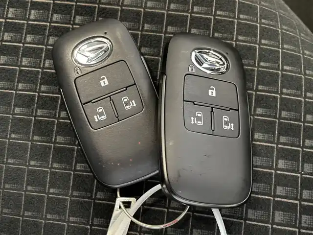 ダイハツ タント カスタム RS スタイルセレクション 佐賀県 2021(令3)年 3.1万km パールブラック 純正メモリーナビゲーション/・フルセグＴＶ/CD/DVD/SD/Bluetooth/パノラマモニター/前方ドライブレコーダー/ビルトインETC/TVキャンセラー/両側パワースライドドア/ハーフレザーシート/D席ロングスライドシート/D＋N席シートヒーター/後席用サイドサンシェード/ISOFIX対応/革巻きステアリング/ステアリングリモコン/純正15インチアルミホイール/純正LEDヘッドライト/純正LEDフォグランプ/純正フロアマット/純正ドアバイザ―/新車保証書/取扱説明書/スペアキー１本/スマートアシスト/・レーダークルーズコントロール/・車線逸脱警報機能/・先行車発進お知らせ機能/・衝突被害軽減ブレーキ/・クリアランスソナー/・標識認識機能