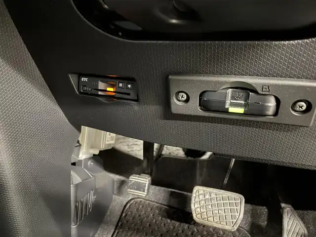 ダイハツ タント カスタム RS スタイルセレクション 佐賀県 2021(令3)年 3.1万km パールブラック 純正メモリーナビゲーション/・フルセグＴＶ/CD/DVD/SD/Bluetooth/パノラマモニター/前方ドライブレコーダー/ビルトインETC/TVキャンセラー/両側パワースライドドア/ハーフレザーシート/D席ロングスライドシート/D＋N席シートヒーター/後席用サイドサンシェード/ISOFIX対応/革巻きステアリング/ステアリングリモコン/純正15インチアルミホイール/純正LEDヘッドライト/純正LEDフォグランプ/純正フロアマット/純正ドアバイザ―/新車保証書/取扱説明書/スペアキー１本/スマートアシスト/・レーダークルーズコントロール/・車線逸脱警報機能/・先行車発進お知らせ機能/・衝突被害軽減ブレーキ/・クリアランスソナー/・標識認識機能