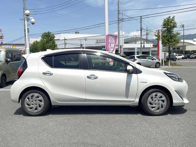 トヨタ アクア S スタイルブラック 鹿児島県 2019(平31)年 4万km ホワイトパールクリスタルシャイン トヨタセーフティセンス/レーンディパーチャーアラート/プリクラッシュセーフティ/クリアランスソナー/オートマチックハイビーム/純正ナビゲーション【NSZT-W68T】/AM FM CD DVD Bluetooth フルセグテレビ/バックカメラ/ETC/ステアリングリモコン/純正フロアマット/プッシュスタート/スマートキー/スペアキー１本/ドアバイザー
