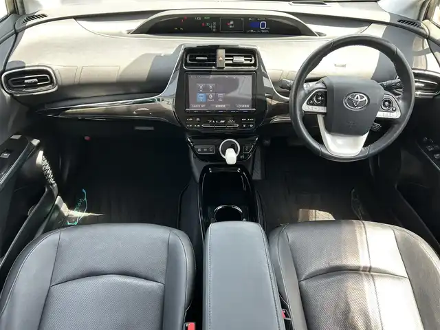 トヨタ プリウス A プレミアム 静岡県 2017(平29)年 6万km ホワイトパールクリスタルシャイン モデリスタエアロ/純正9インチナビ/　フルセグTV/　Bluetooth/　CD/バックカメラ/トヨタセーフティーセンス/プリクラッシュセーフティ/ヘッドアップディスプレイ/レーダークルーズコントロール/パーキングアシスト/レザーシート/前席シートヒーター/運転席パワーシート/ビルトインETC/プッシュスタート/スマートキー/LEDヘッドライト/LEDデイライト/100V充電/アイドリングストップ/純正フロアマット/純正15インチアルミホイール/横滑り防止装置/前後コーナーセンサー/レーンキープアシスト/盗難防止装置/取扱説明書/保証書