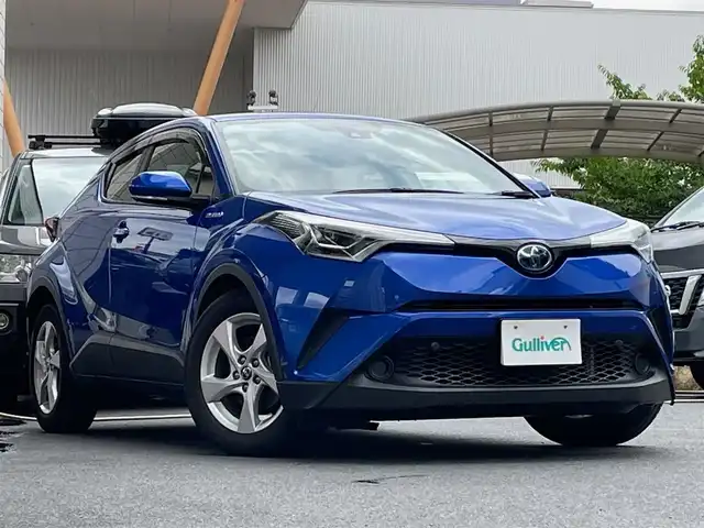トヨタ Ｃ－ＨＲ S LEDパッケージ 東京都 2019(平31)年 2.4万km ヒートブルーコントラストレイヤリング ワンオーナー/セーフティセンス/純正ナビ フルセグTV/Bluetooth/バックカメラ/レーダークルーズコントロール/レーンキプアシスト/シーケンシャルターンランプ/ピアノブラック加飾革巻ステアリング/LED式リアコンビネーションランプ/純正１７インチAW/オートライト/電動格納ミラー/ビルトインETC/スペアキー/保証書＆取扱説明書
