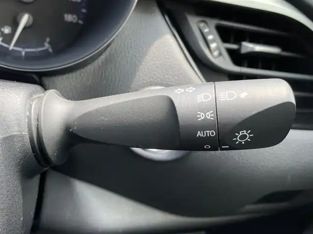 トヨタ Ｃ－ＨＲ S LEDパッケージ 東京都 2019(平31)年 2.4万km ヒートブルーコントラストレイヤリング ワンオーナー/セーフティセンス/純正ナビ フルセグTV/Bluetooth/バックカメラ/レーダークルーズコントロール/レーンキプアシスト/シーケンシャルターンランプ/ピアノブラック加飾革巻ステアリング/LED式リアコンビネーションランプ/純正１７インチAW/オートライト/電動格納ミラー/ビルトインETC/スペアキー/保証書＆取扱説明書