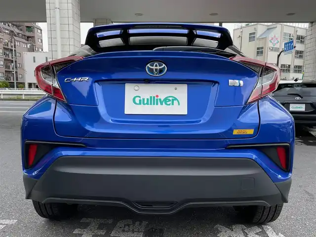 トヨタ Ｃ－ＨＲ S LEDパッケージ 東京都 2019(平31)年 2.4万km ヒートブルーコントラストレイヤリング ワンオーナー/セーフティセンス/純正ナビ フルセグTV/Bluetooth/バックカメラ/レーダークルーズコントロール/レーンキプアシスト/シーケンシャルターンランプ/ピアノブラック加飾革巻ステアリング/LED式リアコンビネーションランプ/純正１７インチAW/オートライト/電動格納ミラー/ビルトインETC/スペアキー/保証書＆取扱説明書