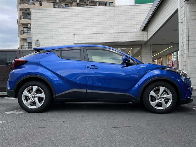 トヨタ Ｃ－ＨＲ S LEDパッケージ 東京都 2019(平31)年 2.4万km ヒートブルーコントラストレイヤリング ワンオーナー/セーフティセンス/純正ナビ フルセグTV/Bluetooth/バックカメラ/レーダークルーズコントロール/レーンキプアシスト/シーケンシャルターンランプ/ピアノブラック加飾革巻ステアリング/LED式リアコンビネーションランプ/純正１７インチAW/オートライト/電動格納ミラー/ビルトインETC/スペアキー/保証書＆取扱説明書