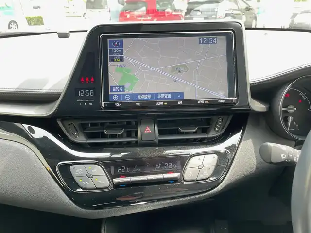 トヨタ Ｃ－ＨＲ S LEDパッケージ 東京都 2019(平31)年 2.4万km ヒートブルーコントラストレイヤリング ワンオーナー/セーフティセンス/純正ナビ フルセグTV/Bluetooth/バックカメラ/レーダークルーズコントロール/レーンキプアシスト/シーケンシャルターンランプ/ピアノブラック加飾革巻ステアリング/LED式リアコンビネーションランプ/純正１７インチAW/オートライト/電動格納ミラー/ビルトインETC/スペアキー/保証書＆取扱説明書