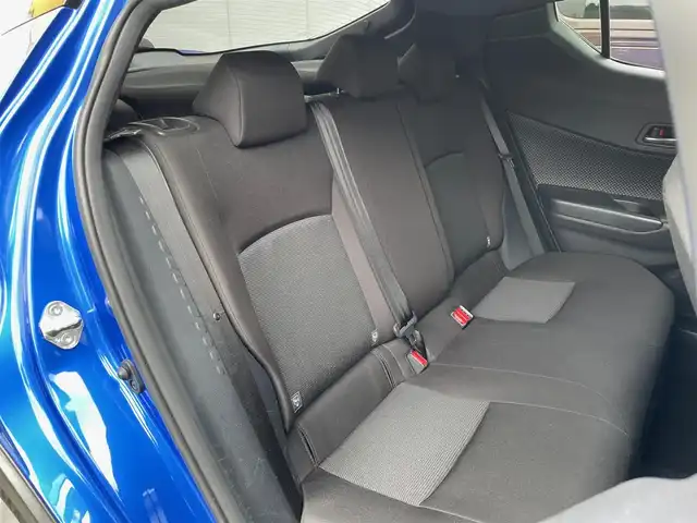 トヨタ Ｃ－ＨＲ S LEDパッケージ 東京都 2019(平31)年 2.4万km ヒートブルーコントラストレイヤリング ワンオーナー/セーフティセンス/純正ナビ フルセグTV/Bluetooth/バックカメラ/レーダークルーズコントロール/レーンキプアシスト/シーケンシャルターンランプ/ピアノブラック加飾革巻ステアリング/LED式リアコンビネーションランプ/純正１７インチAW/オートライト/電動格納ミラー/ビルトインETC/スペアキー/保証書＆取扱説明書