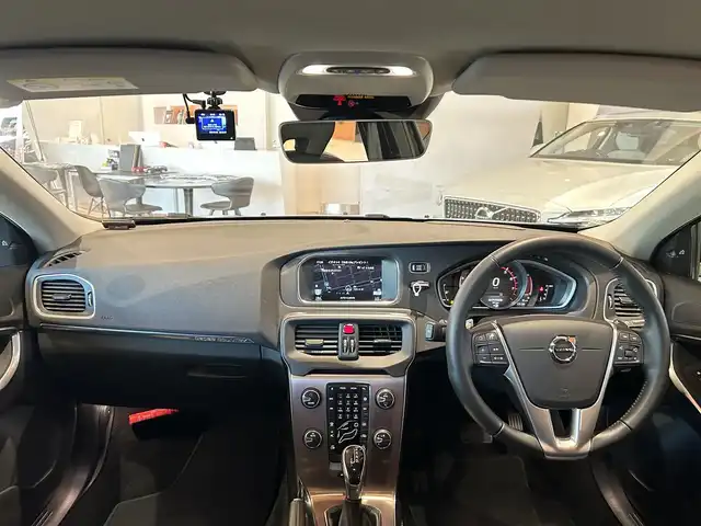 ボルボ Ｖ４０ クロスカントリー T5 AWD モメンタム 道央・札幌 2016(平28)年 1.4万km オニキスブラックP インテリセーフ/　・ACC/　・BLIS/　・LKA/　・LCMA/　・CTA/　・AHB/純正HDDナビ/フルセグテレビ/DVD/USB/BT/バックカメラ/パークアシストパイロット/電動フロントシート/LEDヘッドライト/社外ドライブレコーダー