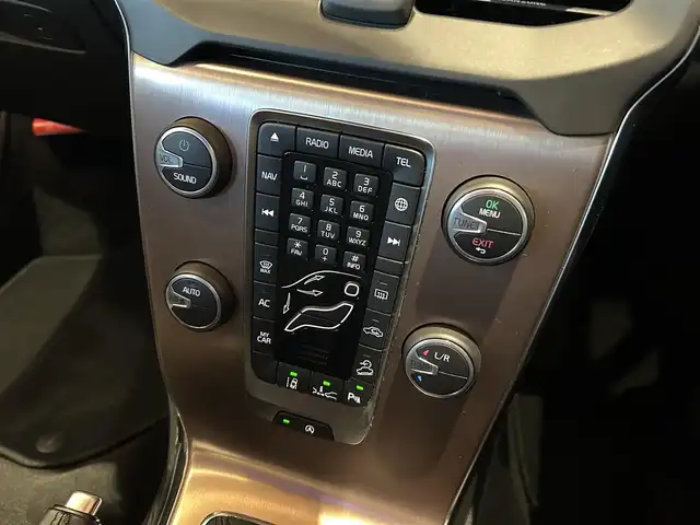 ボルボ Ｖ４０ クロスカントリー T5 AWD モメンタム 道央・札幌 2016(平28)年 1.4万km オニキスブラックP インテリセーフ/　・ACC/　・BLIS/　・LKA/　・LCMA/　・CTA/　・AHB/純正HDDナビ/フルセグテレビ/DVD/USB/BT/バックカメラ/パークアシストパイロット/電動フロントシート/LEDヘッドライト/社外ドライブレコーダー