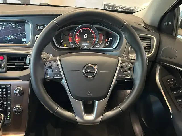 ボルボ Ｖ４０ クロスカントリー T5 AWD モメンタム 道央・札幌 2016(平28)年 1.4万km オニキスブラックP インテリセーフ/　・ACC/　・BLIS/　・LKA/　・LCMA/　・CTA/　・AHB/純正HDDナビ/フルセグテレビ/DVD/USB/BT/バックカメラ/パークアシストパイロット/電動フロントシート/LEDヘッドライト/社外ドライブレコーダー