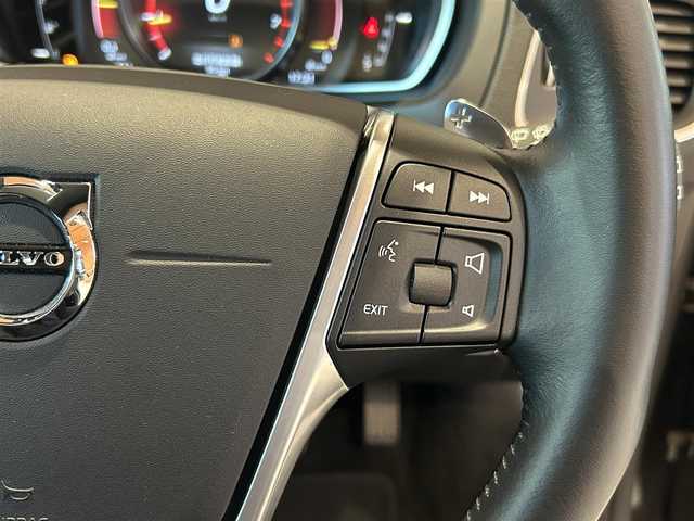 ボルボ Ｖ４０ クロスカントリー T5 AWD モメンタム 道央・札幌 2016(平28)年 1.4万km オニキスブラックP インテリセーフ/　・ACC/　・BLIS/　・LKA/　・LCMA/　・CTA/　・AHB/純正HDDナビ/フルセグテレビ/DVD/USB/BT/バックカメラ/パークアシストパイロット/電動フロントシート/LEDヘッドライト/社外ドライブレコーダー