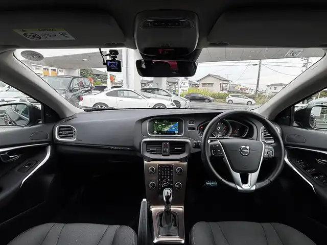 ボルボ Ｖ４０ クロスカントリー T5 AWD モメンタム 熊本県 2016(平28)年 1.4万km オニキスブラックP 純正ナビ/【フルセグTV/Bluetooth/DVD/CD】/バックカメラ/クルーズコントロール/衝突被害軽減ブレーキ/レーンキープアシスト/コーナーセンサー/パドルシフト/アイドリングストップ/純正18インチAW/ドライブレコーダー/ETC/オートLEDヘッドライト/プッシュスタート/ステアリングスイッチ/取扱説明書