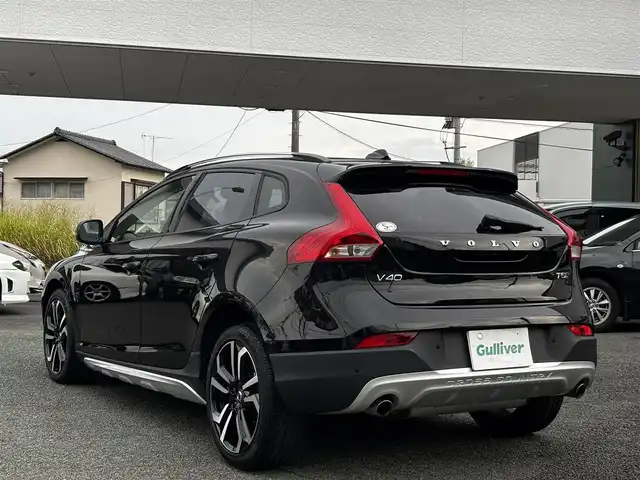 ボルボ Ｖ４０ クロスカントリー T5 AWD モメンタム 熊本県 2016(平28)年 1.4万km オニキスブラックP 純正ナビ/【フルセグTV/Bluetooth/DVD/CD】/バックカメラ/クルーズコントロール/衝突被害軽減ブレーキ/レーンキープアシスト/コーナーセンサー/パドルシフト/アイドリングストップ/純正18インチAW/ドライブレコーダー/ETC/オートLEDヘッドライト/プッシュスタート/ステアリングスイッチ/取扱説明書