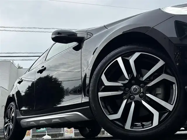 ボルボ Ｖ４０ クロスカントリー T5 AWD モメンタム 熊本県 2016(平28)年 1.4万km オニキスブラックP 純正ナビ/【フルセグTV/Bluetooth/DVD/CD】/バックカメラ/クルーズコントロール/衝突被害軽減ブレーキ/レーンキープアシスト/コーナーセンサー/パドルシフト/アイドリングストップ/純正18インチAW/ドライブレコーダー/ETC/オートLEDヘッドライト/プッシュスタート/ステアリングスイッチ/取扱説明書