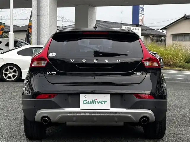 ボルボ Ｖ４０ クロスカントリー T5 AWD モメンタム 熊本県 2016(平28)年 1.4万km オニキスブラックP 純正ナビ/【フルセグTV/Bluetooth/DVD/CD】/バックカメラ/クルーズコントロール/衝突被害軽減ブレーキ/レーンキープアシスト/コーナーセンサー/パドルシフト/アイドリングストップ/純正18インチAW/ドライブレコーダー/ETC/オートLEDヘッドライト/プッシュスタート/ステアリングスイッチ/取扱説明書