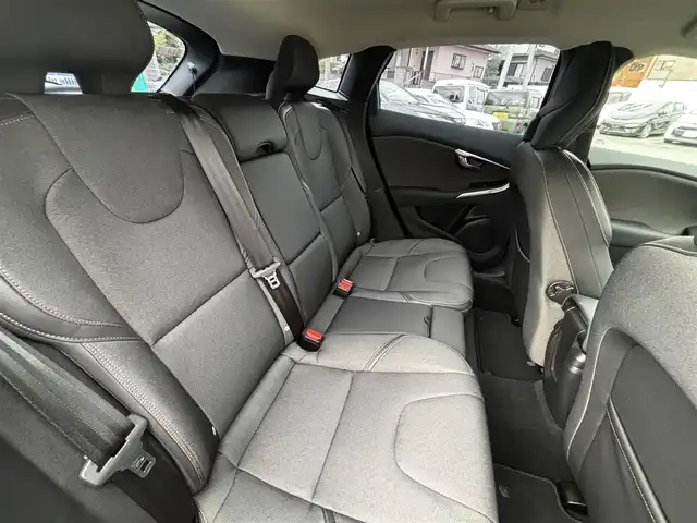 ボルボ Ｖ４０ クロスカントリー T5 AWD モメンタム 熊本県 2016(平28)年 1.4万km オニキスブラックP 純正ナビ/【フルセグTV/Bluetooth/DVD/CD】/バックカメラ/クルーズコントロール/衝突被害軽減ブレーキ/レーンキープアシスト/コーナーセンサー/パドルシフト/アイドリングストップ/純正18インチAW/ドライブレコーダー/ETC/オートLEDヘッドライト/プッシュスタート/ステアリングスイッチ/取扱説明書