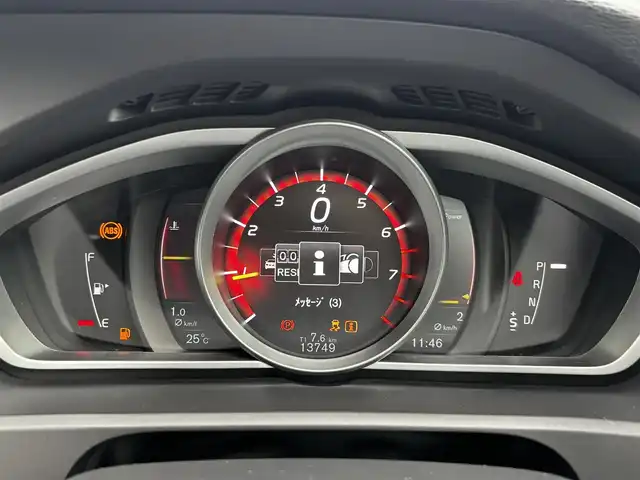 ボルボ Ｖ４０ クロスカントリー T5 AWD モメンタム 熊本県 2016(平28)年 1.4万km オニキスブラックP 純正ナビ/【フルセグTV/Bluetooth/DVD/CD】/バックカメラ/クルーズコントロール/衝突被害軽減ブレーキ/レーンキープアシスト/コーナーセンサー/パドルシフト/アイドリングストップ/純正18インチAW/ドライブレコーダー/ETC/オートLEDヘッドライト/プッシュスタート/ステアリングスイッチ/取扱説明書