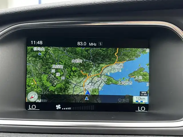 ボルボ Ｖ４０ クロスカントリー T5 AWD モメンタム 熊本県 2016(平28)年 1.4万km オニキスブラックP 純正ナビ/【フルセグTV/Bluetooth/DVD/CD】/バックカメラ/クルーズコントロール/衝突被害軽減ブレーキ/レーンキープアシスト/コーナーセンサー/パドルシフト/アイドリングストップ/純正18インチAW/ドライブレコーダー/ETC/オートLEDヘッドライト/プッシュスタート/ステアリングスイッチ/取扱説明書