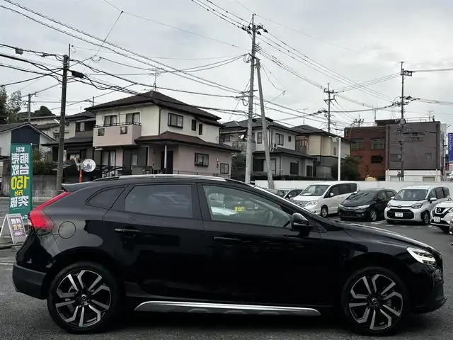 ボルボ Ｖ４０ クロスカントリー T5 AWD モメンタム 熊本県 2016(平28)年 1.4万km オニキスブラックP 純正ナビ/【フルセグTV/Bluetooth/DVD/CD】/バックカメラ/クルーズコントロール/衝突被害軽減ブレーキ/レーンキープアシスト/コーナーセンサー/パドルシフト/アイドリングストップ/純正18インチAW/ドライブレコーダー/ETC/オートLEDヘッドライト/プッシュスタート/ステアリングスイッチ/取扱説明書