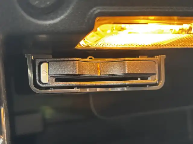 ボルボ Ｖ４０ クロスカントリー T5 AWD モメンタム 熊本県 2016(平28)年 1.4万km オニキスブラックP 純正ナビ/【フルセグTV/Bluetooth/DVD/CD】/バックカメラ/クルーズコントロール/衝突被害軽減ブレーキ/レーンキープアシスト/コーナーセンサー/パドルシフト/アイドリングストップ/純正18インチAW/ドライブレコーダー/ETC/オートLEDヘッドライト/プッシュスタート/ステアリングスイッチ/取扱説明書