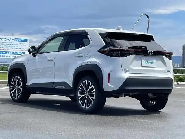 トヨタ ヤリスクロス ハイブリッド Z 佐賀県 2021(令3)年 4.7万km ホワイトパールクリスタルシャイン ワンオーナー/純正9型ディスプレイオーディオ/・AM/FM/BT/Appple Car Play/Android Auto//・バックカメラ/・ナビ機能付き/LEDヘッドライト/・オートマチックハイビーム/茶革ハーフレザーシート/・シートヒーター「運転席/助手席」/前後ドライブレコーダー/純正18インチアルミホイール/電動パーキングブレーキ/・オートホールド機能付/スマートキー/USB入力端子/ETC/純正フロアマット/純正ドアバイザー/新車保証書/取扱説明書/スペアキー1本/Toyota Safety Sense/・プリクラッシュセーフティ（自動ブレーキ・歩行者/自転車検知）/・レーンディパーチャーアラート/・レーントレーシングアシスト（車線維持支援）/・レーダークルーズコントロール（全車速追従機能付）/・ロードサインアシスト（標識認識）/・VSC（車両安定制御システム）/・TRC（トラクションコントロール）/・ABS＋EBD＋ブレーキアシスト/・ヒルスタートアシストコントロール