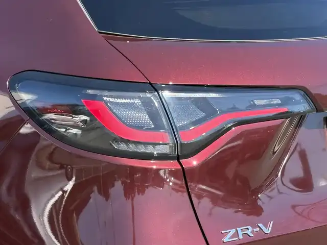 ホンダ ＺＲ－Ｖ ハイブリッド e:HEV Z 岩手県 2024(令6)年 1.3万km アーバンチタニウムメタリック 禁煙車/4WD/ワンオーナー/レザーシート/全方位カメラ/置くだけ充電/パワーバックドア/ハンドルヒーター/全席シートヒーター/前席パワーシート/純正ナビ/→フルセグTV/Bluetooth/FM/AM/バックカメラ/ステアリングスイッチ/ブラインドスポットモニター/前後コーナーセンサー/電子パーキング/オートブレーキホールド/オートライト/LEDヘッドライト/〇プッシュスタート/〇パドルシフト/〇電動格納ミラー/〇ウィンカーミラー/〇ドアバイザー/〇フロアマット/〇スマートキー/前後純正ドライブレコーダー/ビルトインETC2.0