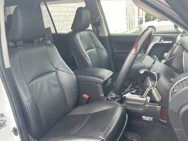 トヨタ ランドクルーザー プラド TZ－G 栃木県 2015(平27)年 7.9万km ホワイトパールクリスタルシャイン ワンオーナー/純正SDナビ/・NSZT-W64/・Bluetooth CD DVD/・TV フルセグ/バックカメラ/電動ガラスサンルーフ/ALPINE 後部モニター　PKH-M900SV/ドアバイザー/クルーズコントロール/スペアスマートキー/パワーシート/レザーシート/シートヒーター/前後ドライブレコーダー/ETC/MYRTLE 18インチアルミホイール/コーナーセンサー/ダウンヒルアシストコントロール/LEDヘッドライト/オートライト/保証書/取扱説明書/記録簿