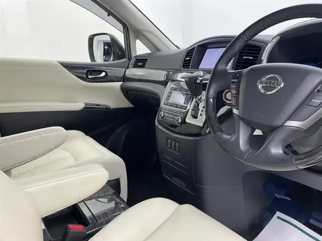 日産 エルグランド 250HWS S アーバンクロム ホワイトレザー 宮城県 2016(平28)年 6.8万km ブリリアントホワイトパール 両側パワースライドドア/電動リアゲート/純正ナビ/(AM/FM/TV/AUX/CD/DVD)/フリップダウンモニター/全方位カメラ/ETC/クルーズコントロール/ホワイトレザーシート/パワーシート/シートメモリー/シートヒーター/プッシュスタート/スマートキー/スペアキー/オートライト/LEDヘッドライト/フォグランプ/純正18インチアルミホイール/禁煙車