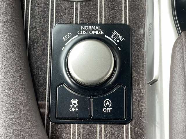 レクサス ＲＸ 200t バージョンL 長野県 2016(平28)年 4.4万km ソニッククォーツ サンルーフ/ブラウンレザーシート/純正メーカーナビフルセグTV/フロント・サイド・バックカメラ/ETC２．０/パワーバックドア/前後コーナーセンサー/シートヒーター/ステアリングヒーター/純正20インチアルミ/レーンキープアシスト/保証書・取説・スペアキー/カードキー