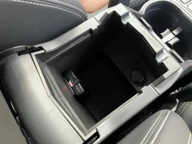 スバル フォレスター ハイブリッド アドバンス 道南・函館 2023(令5)年 2.8万km クリスタルホワイトP /純正ナビ//フルセグTV//ドライブレコーダー//全周囲カメラ//デジタルインナーミラー//パワーバックドア//シートヒーター//レーダークルーズコントロール//ブラインドスポットモニター//ETC//保証書//取扱説明書