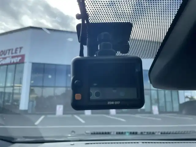 トヨタ プリウス G 栃木県 2024(令6)年 1.8万km アティチュードブラックマイカ トヨタセーフティセンス/純正8インチディスプレイオーディオ(ナビ付)/フルセグTV/Bluetooth/USB/HDMI/MiraCast/バックカメラ/ビルトインETC2.0/前後ドライブレコーダー/TVキャンセラー/シートヒーター/レーダークルーズコントロール/ブラインドスポットモニター/クリアランスソナー/ステアリングリモコン/ダウンサス(純正積込)/純正17インチWCP/アクセサリーコンセント/スマートキー/スペアキー/保証書/取説